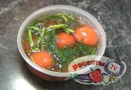 Соленые помидоры за 2 дня - видео рецепт