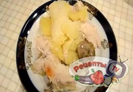 Картофель с курицей и грибами - видео рецепт
