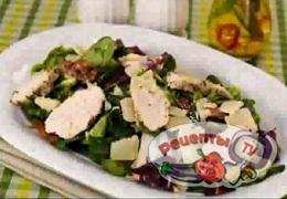 Салат с вялеными помидорами запеченным куриным филе и Пармезаном - видео рецепт