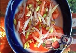 Салат из помидоров с фисташками - видео рецепт