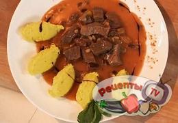 Поджарка из говядины с изюмом и кедровыми орехами - видео рецепт