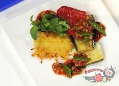 Стейк из баклажана с Соусом с кусочками овощей - видео рецепт 