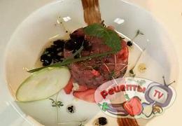 Тартар из тунца и свежей клубники - видео рецепт