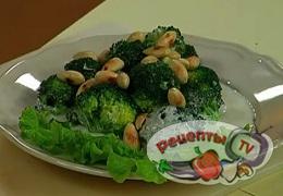 Салат из брокколи с миндалем - видео рецепт