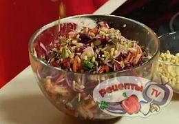 Салат из краснокочанной капусты - видео рецепт