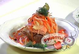 Филе семги под овощным маринадом на картошке - видео рецепт