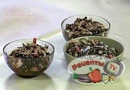 Салат из морской капусты с кальмарами - видео рецепт