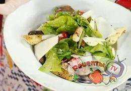 Салат с куриной печенью и желудочками - видео рецепт