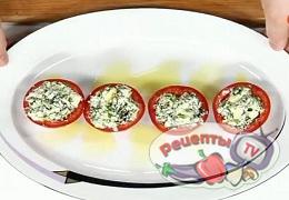 Фаршированные помидоры с черносливом и фетой - видео рецепт