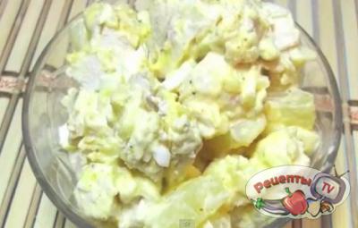 Салат из курицы с ананасом - видео рецепт 