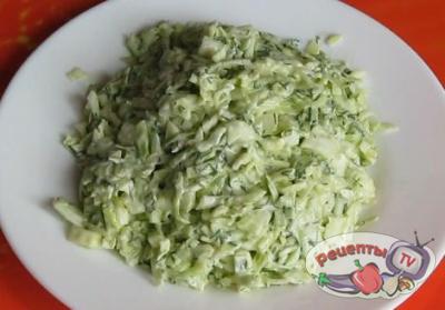 Салат из свежей капусты. Вкусно и просто - видео рецепт 