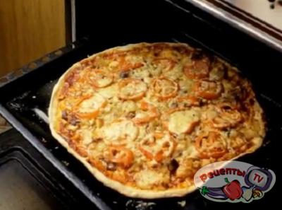 Пицца из бездрожжевого теста - видео рецепт 