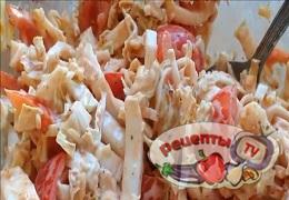 Салат из китайской капусты, томатов и сыра - видео рецепт