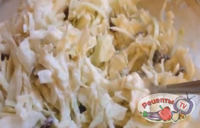 Салат из белокочанной капусты с изюмом и грецкими орехами - видео рецепт 