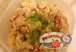 Салат из консервированной рыбы с томатами - видео рецепт