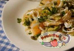 Салат из кальмаров, авокадо и грейпфрута - видео рецепт