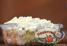 Салат «Нежность» с консервированной сайрой - видео рецепт