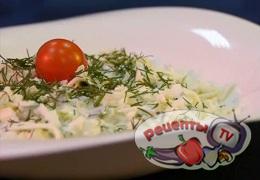 Зеленый салат с брынзой - видео рецепт
