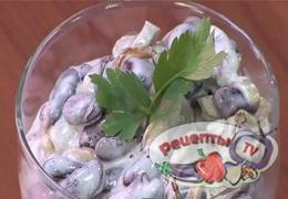 Салат с фасолью и грибами - видео рецепт