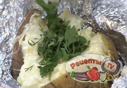 Картофель запеченный с сыром и чесноком - видео рецепт