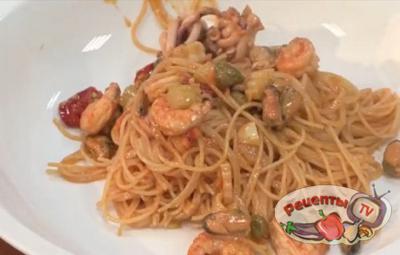 Спагетти с морепродуктами - видео рецепт 