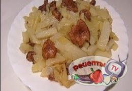Картошка, жаренная с лисичками - видео рецепт