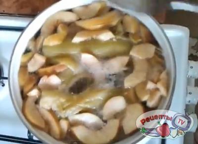Освежающий компот из ревеня с яблоками - видео рецепт 
