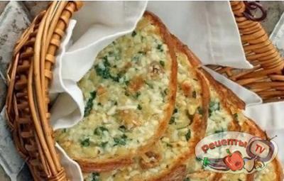 Запеченный хлеб с чесноком, зеленью и сыром - видео рецепт 