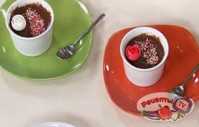Бархатный шоколадный пудинг и Цитрусовый чай с брусникой - видео рецепт 