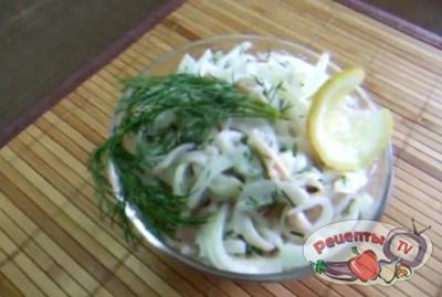 Салат из кальмаров «Дальневосточный» - видео рецепт