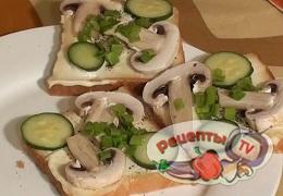 Бутерброды с сырыми грибами - видео рецепт