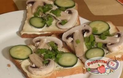 Бутерброды с сырыми грибами - видео рецепт