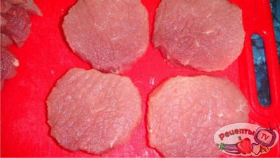 Филе телятины с боровиками, сыром и фисташками. Филе телятины с боровиками, сыром и фисташками.