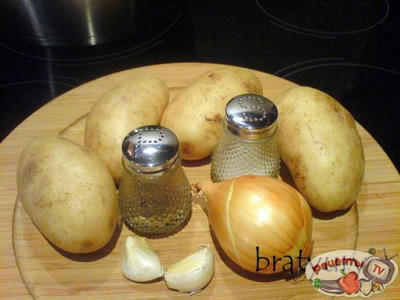 Картофель, жареный со шкварками. Простой, но заделистый рецепт украинско-корейской кухни Картофель, жареный со шкварками. Простой, но заделистый рецепт украинско-корейской кухни