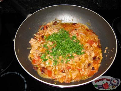    (Tagliatelle with tuna and sun dried tomatoes)