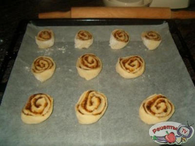    (Cinnamon Rolls)  