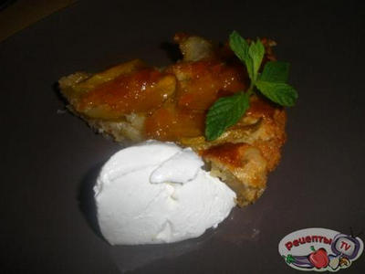 -  (Apple frangipane tart)