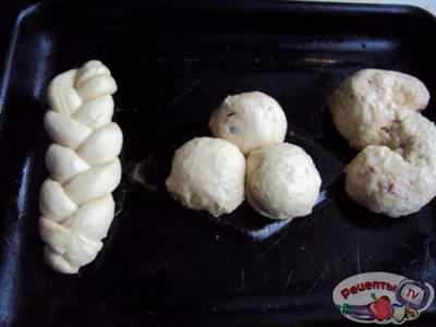     (Shaped dinner rolls)