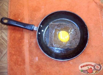 Fry egg in a black bread.     .