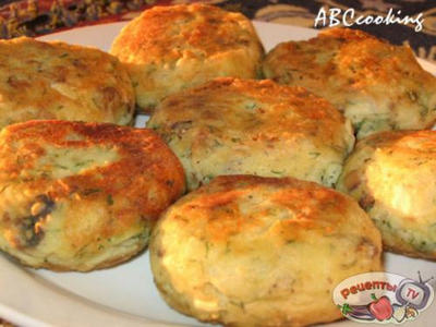 Potato & Mixed Mushroom Cakes(      )