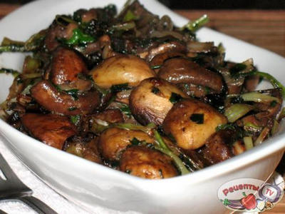 ����� � ������� �������� � ������ ����� (Funghi con aglio e cipolline)