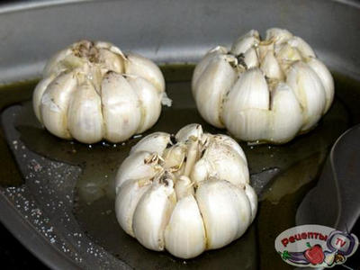 ����� � ������� �������� � ������ ����� (Funghi con aglio e cipolline)